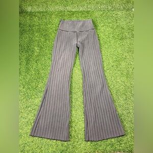 Offline by Aerie Ribbed Flare Leggings Women’s Medium Gray High Rise Yoga